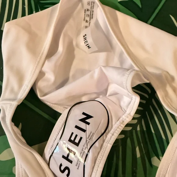 New Shein White Ruffle 2pc Bikini Set M NWT - Picture 4 of 10